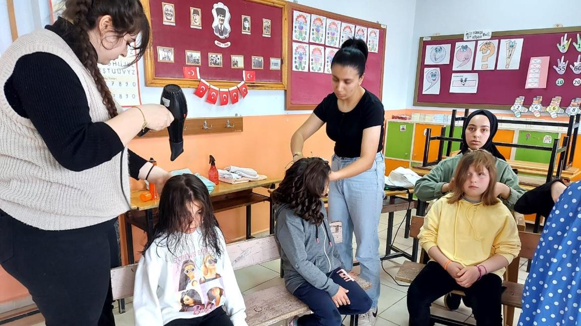 Okulumuz öğrencilerine saç kesimi ve şekillendirme işlemleri yapıldı.